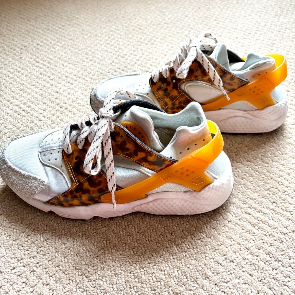 Nike Air Huarache Tortoiseshell Orange Cage Sneakers Women’s 9.5